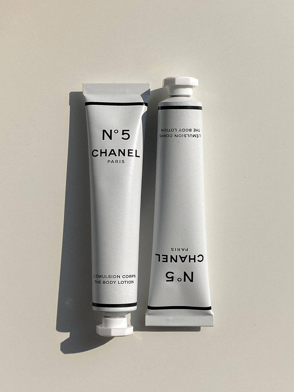 chanel-no-5-cult-beauty-lotion-skincare-product-photography-shadow